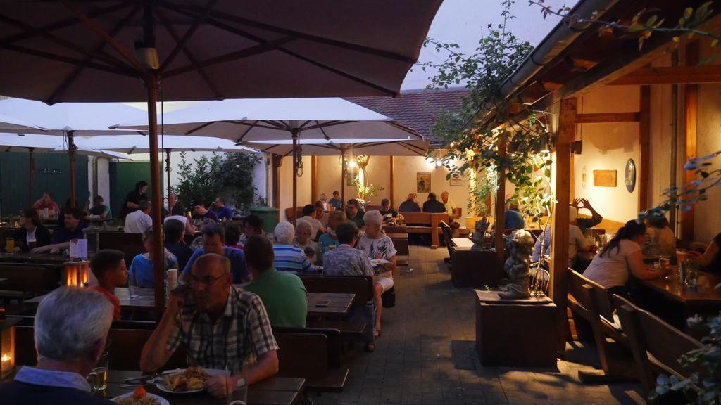 Hotel & Brauerei-Gasthof Neuwirt Neuburg an Der Donau Esterno foto